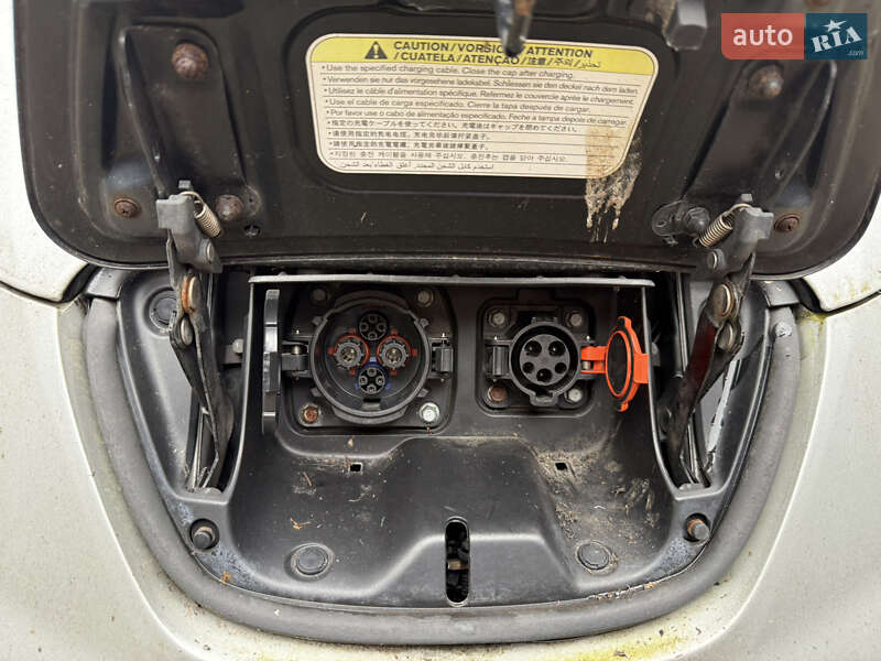 Хэтчбек Nissan Leaf 2012 в Умани