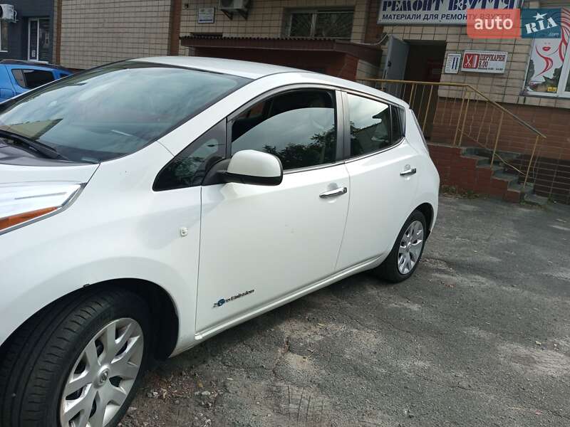 Хэтчбек Nissan Leaf 2014 в Киеве