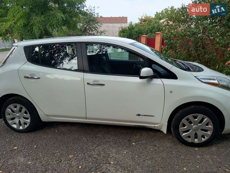 Хэтчбек Nissan Leaf 2014 в Киеве