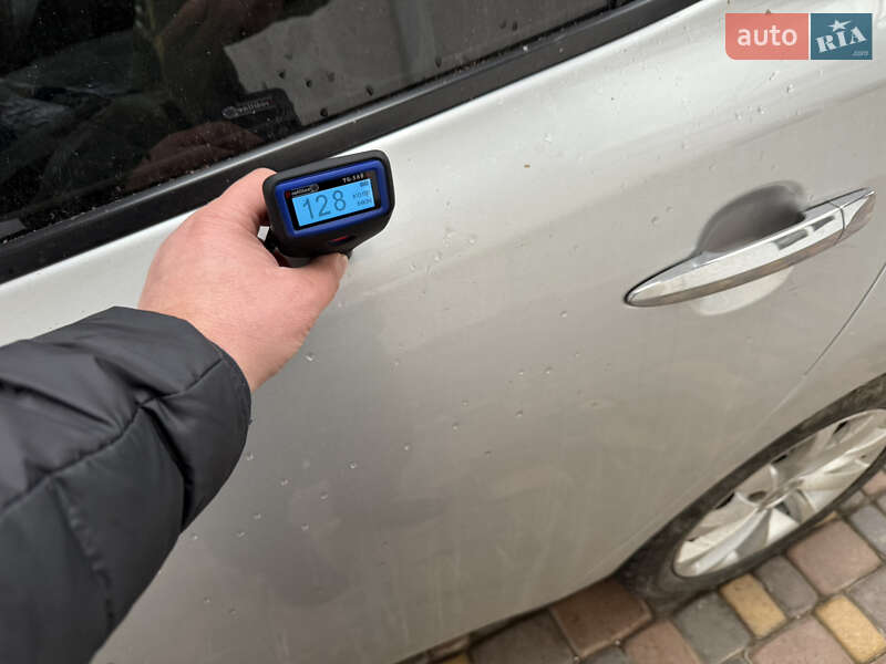 Хэтчбек Nissan Leaf 2012 в Умани