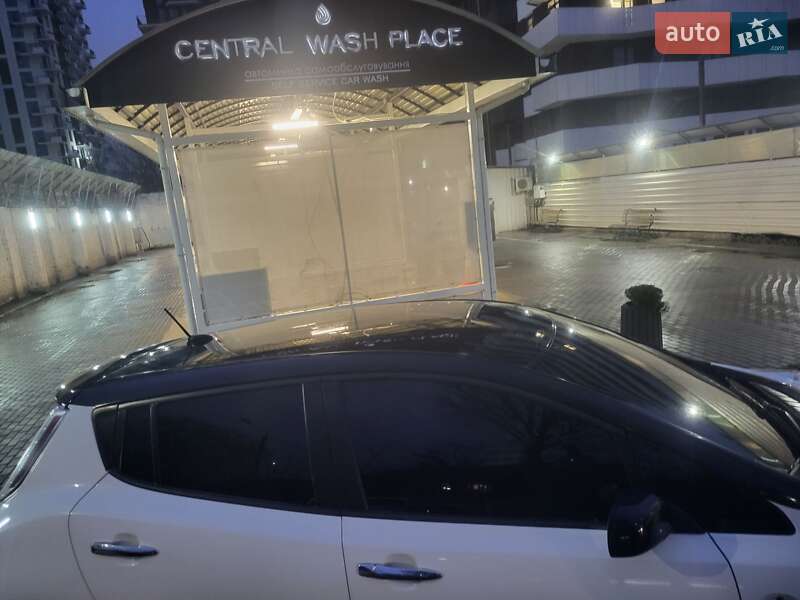 Хэтчбек Nissan Leaf 2015 в Виннице