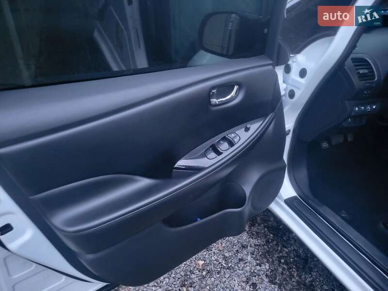 Хэтчбек Nissan Leaf 2015 в Виннице