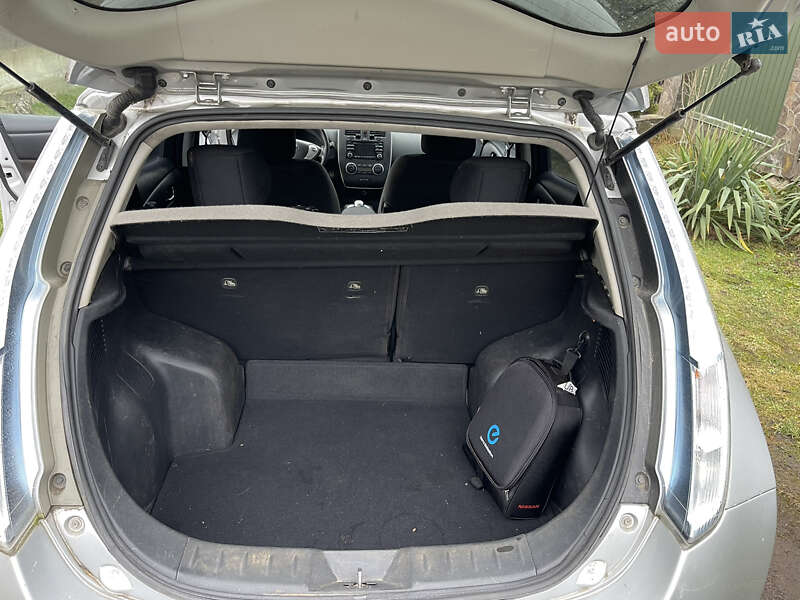 Хэтчбек Nissan Leaf 2014 в Львове