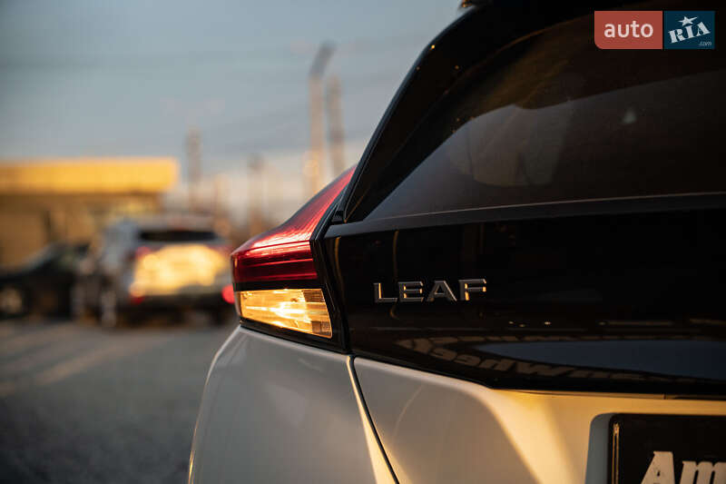 Хэтчбек Nissan Leaf 2023 в Черновцах