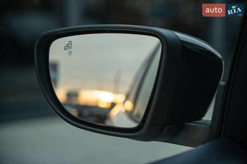 Хэтчбек Nissan Leaf 2023 в Черновцах