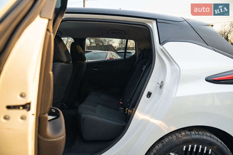 Хэтчбек Nissan Leaf 2023 в Черновцах