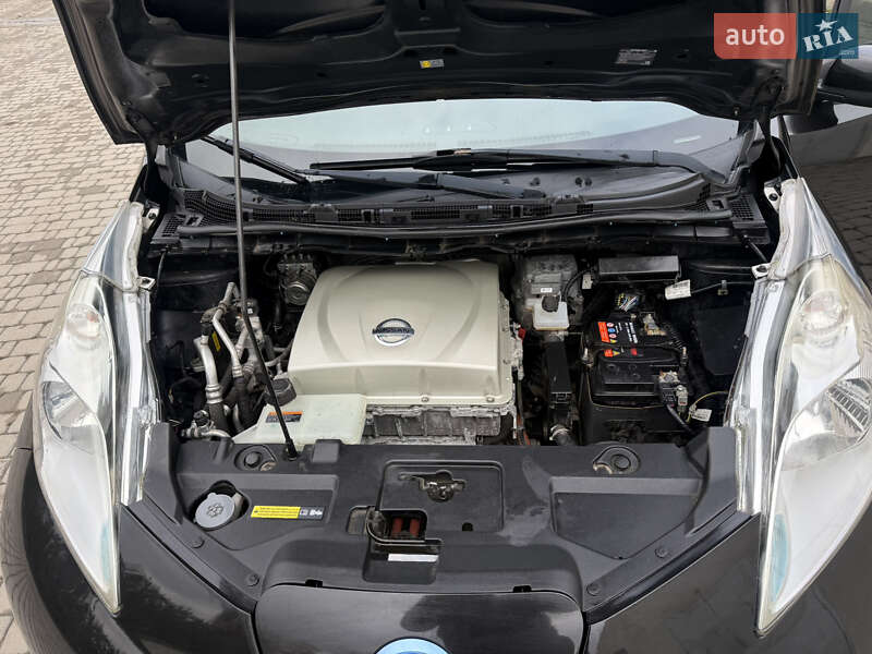 Хэтчбек Nissan Leaf 2016 в Борщеве
