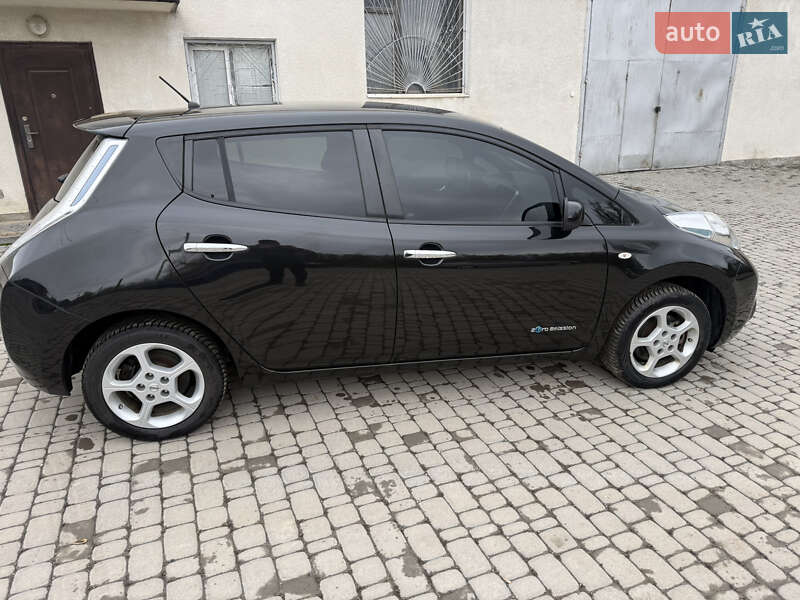 Хэтчбек Nissan Leaf 2016 в Борщеве