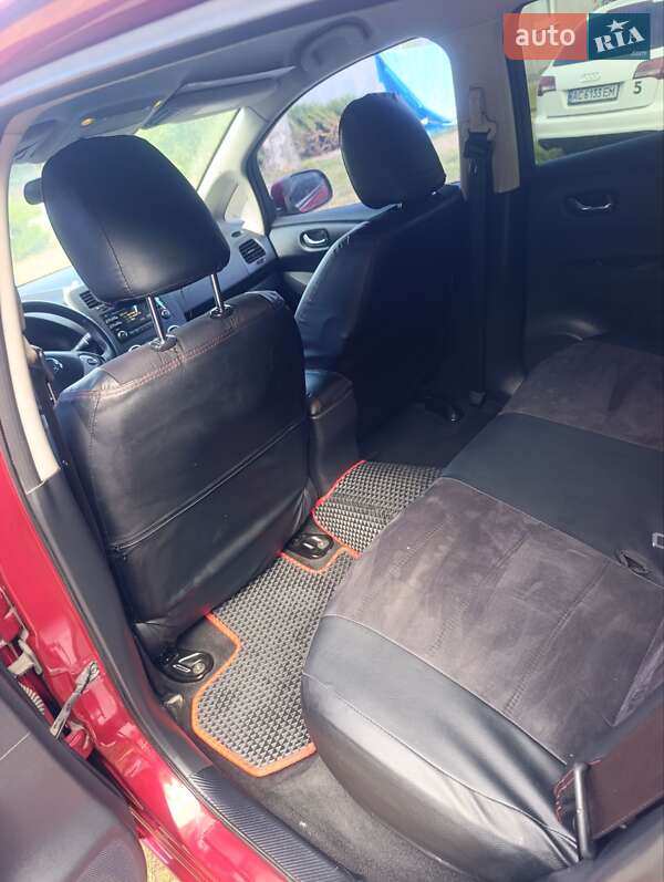 Хэтчбек Nissan Leaf 2015 в Шептицькому