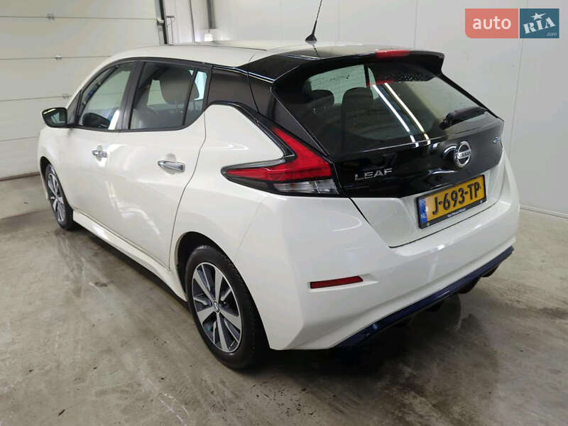 Хэтчбек Nissan Leaf 2021 в Староконстантинове