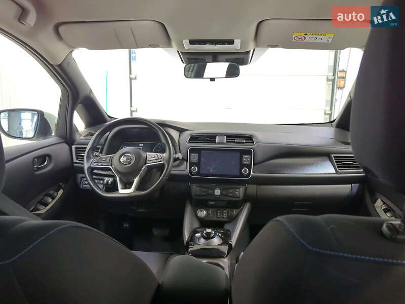 Хэтчбек Nissan Leaf 2021 в Староконстантинове