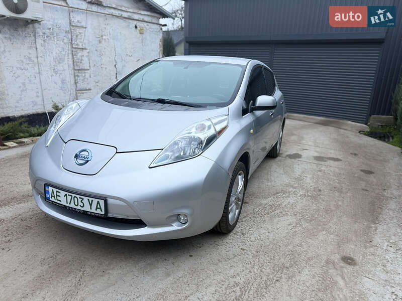 Хетчбек Nissan Leaf 2014 в Дніпрі