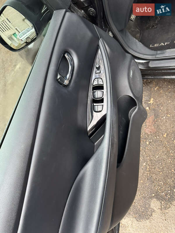 Хэтчбек Nissan Leaf 2016 в Горохове