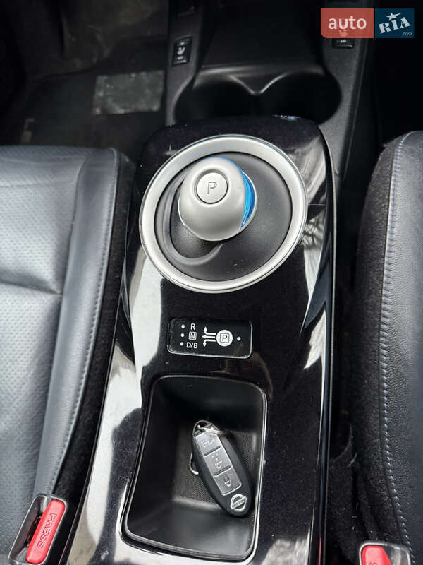 Хэтчбек Nissan Leaf 2016 в Горохове