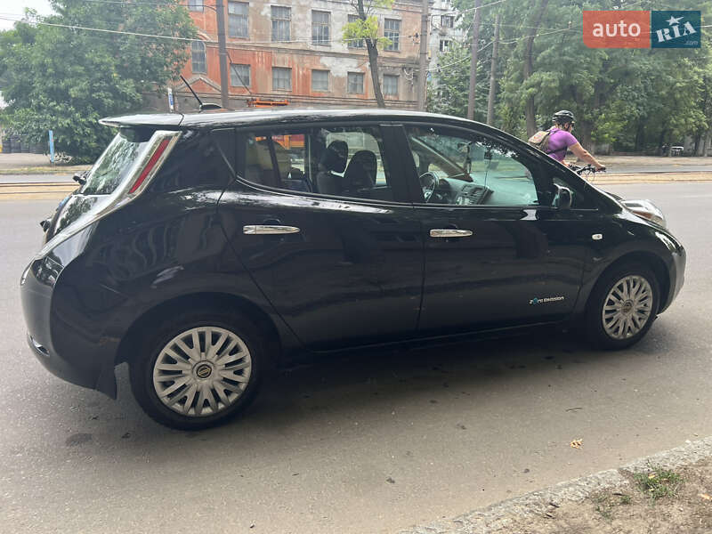 Хэтчбек Nissan Leaf 2015 в Днепре фото Хэтчбек Nissan Leaf 2015 в Днепре