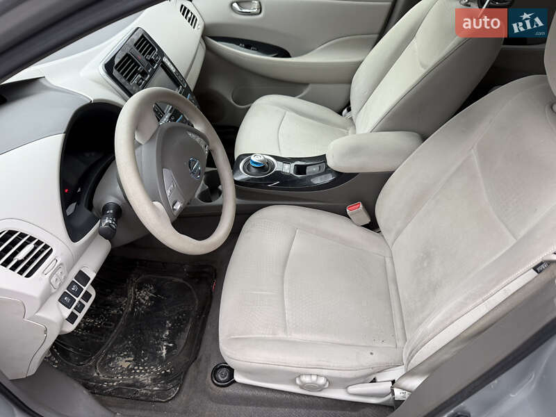 Хэтчбек Nissan Leaf 2012 в Умани