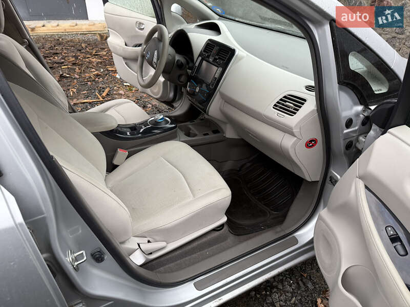 Хэтчбек Nissan Leaf 2012 в Умани