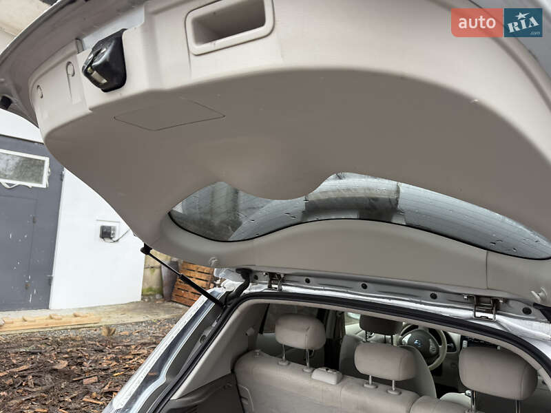 Хэтчбек Nissan Leaf 2012 в Умани