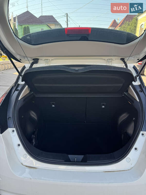 Хэтчбек Nissan Leaf 2022 в Сторожинце