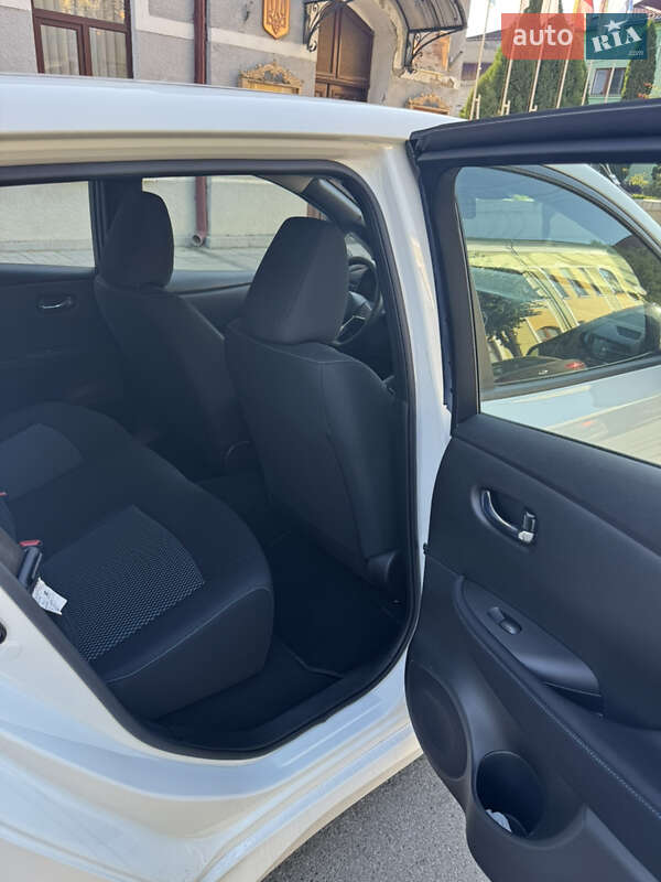 Хэтчбек Nissan Leaf 2022 в Сторожинце