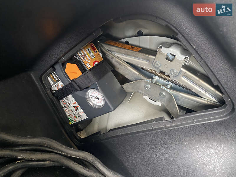 Хэтчбек Nissan Leaf 2014 в Ужгороде фото 8 Хэтчбек Nissan Leaf 2014 в Ужгороде