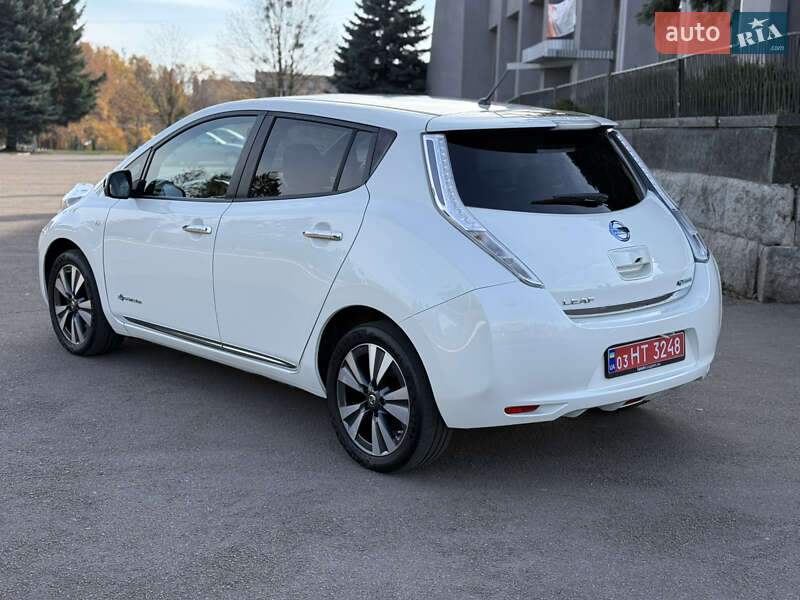 Хэтчбек Nissan Leaf 2014 в Ровно