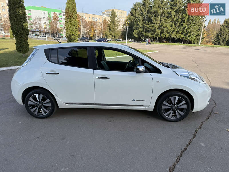 Хэтчбек Nissan Leaf 2014 в Ровно