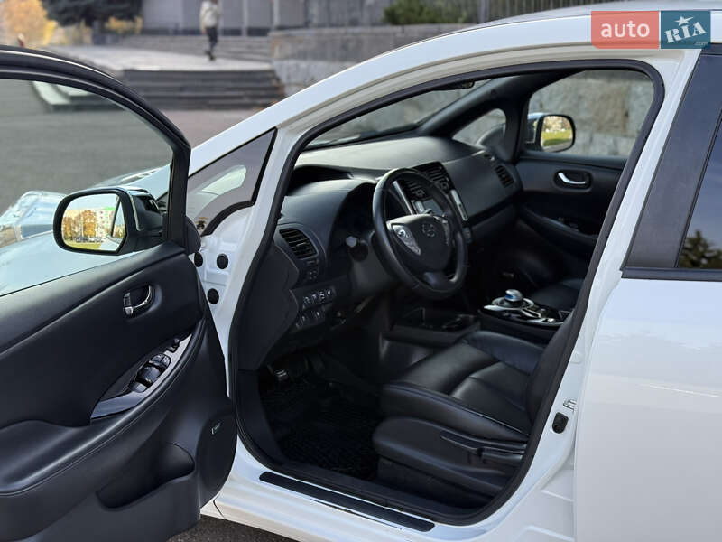 Хэтчбек Nissan Leaf 2014 в Ровно