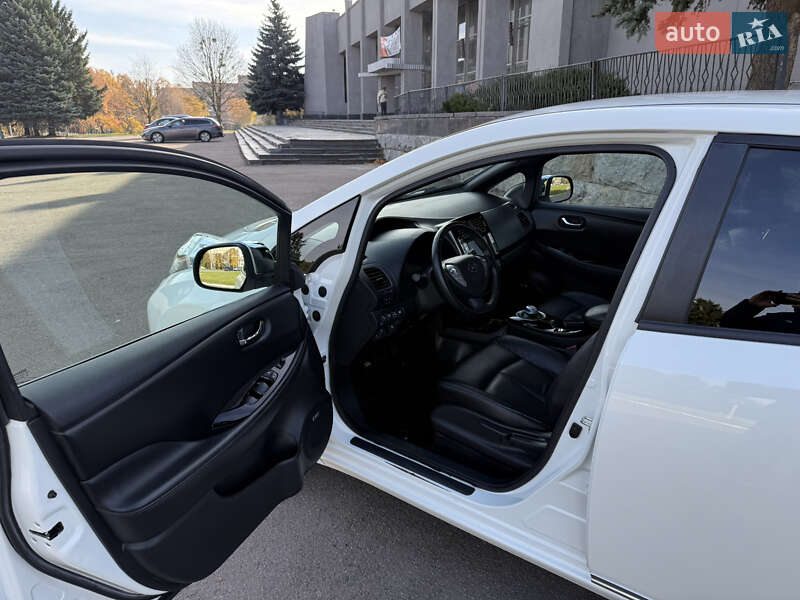 Хэтчбек Nissan Leaf 2014 в Ровно