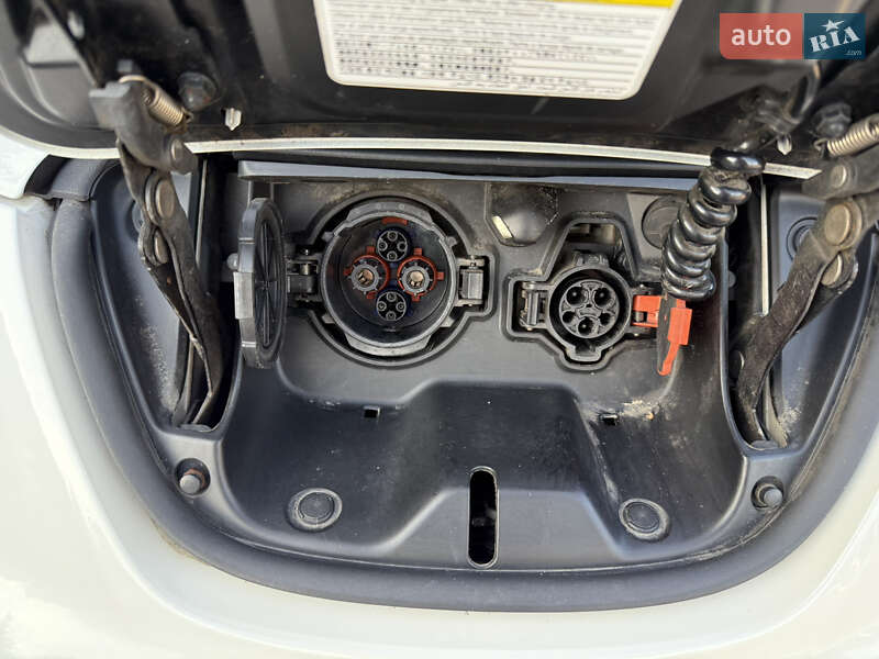 Хэтчбек Nissan Leaf 2014 в Ровно