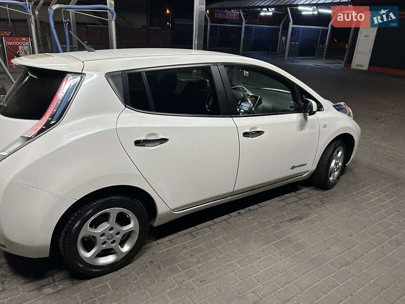 Хэтчбек Nissan Leaf 2014 в Ровно фото 7 Хэтчбек Nissan Leaf 2014 в Ровно