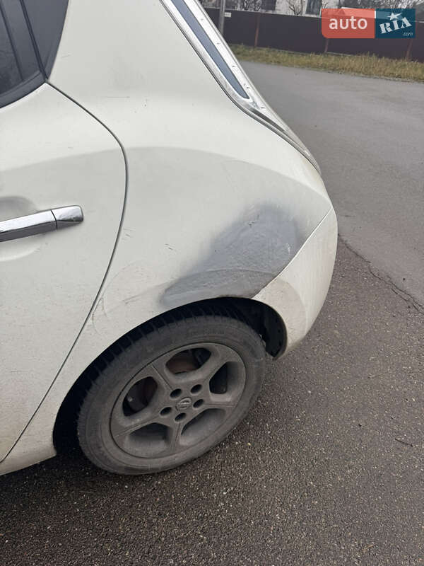 Хэтчбек Nissan Leaf 2016 в Киеве