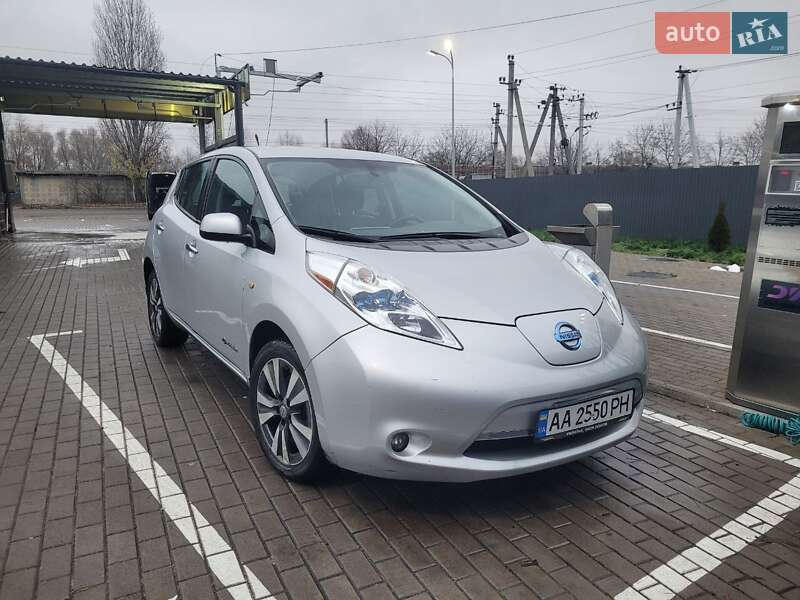 Хэтчбек Nissan Leaf 2014 в Киеве фото Хэтчбек Nissan Leaf 2014 в Киеве