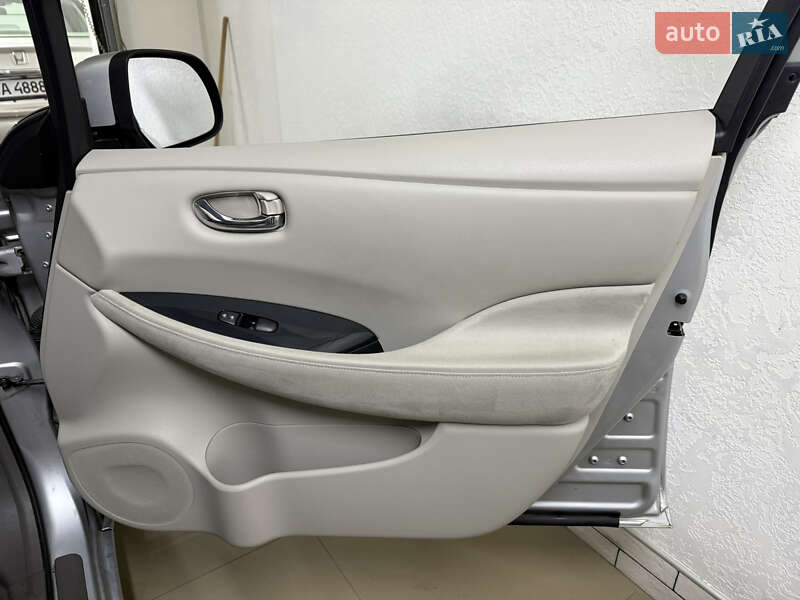 Хэтчбек Nissan Leaf 2012 в Умани