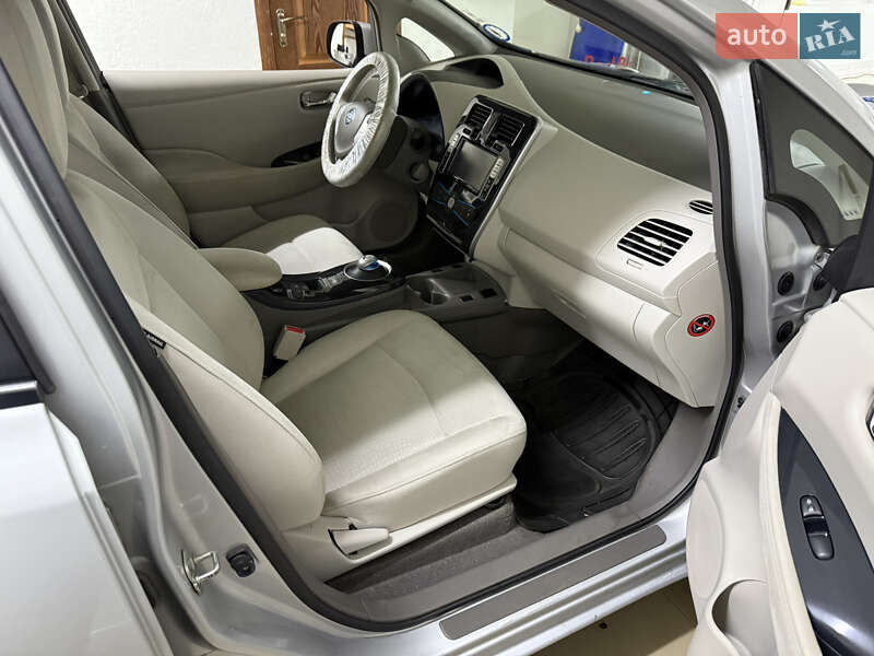 Хэтчбек Nissan Leaf 2012 в Умани