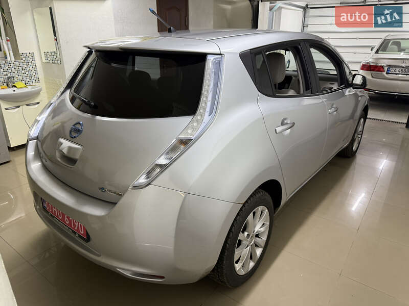 Хэтчбек Nissan Leaf 2012 в Умани