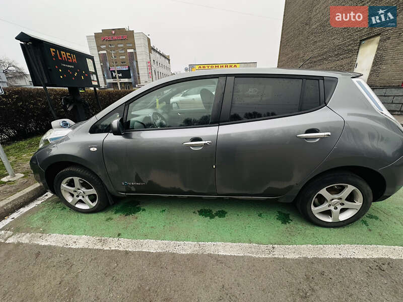 Хэтчбек Nissan Leaf 2014 в Каменском