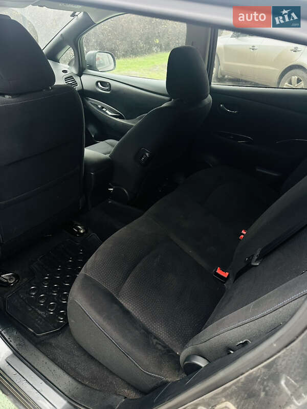 Хэтчбек Nissan Leaf 2014 в Каменском