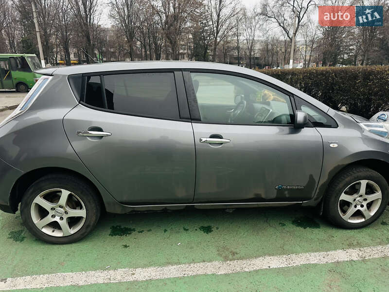 Хэтчбек Nissan Leaf 2014 в Каменском