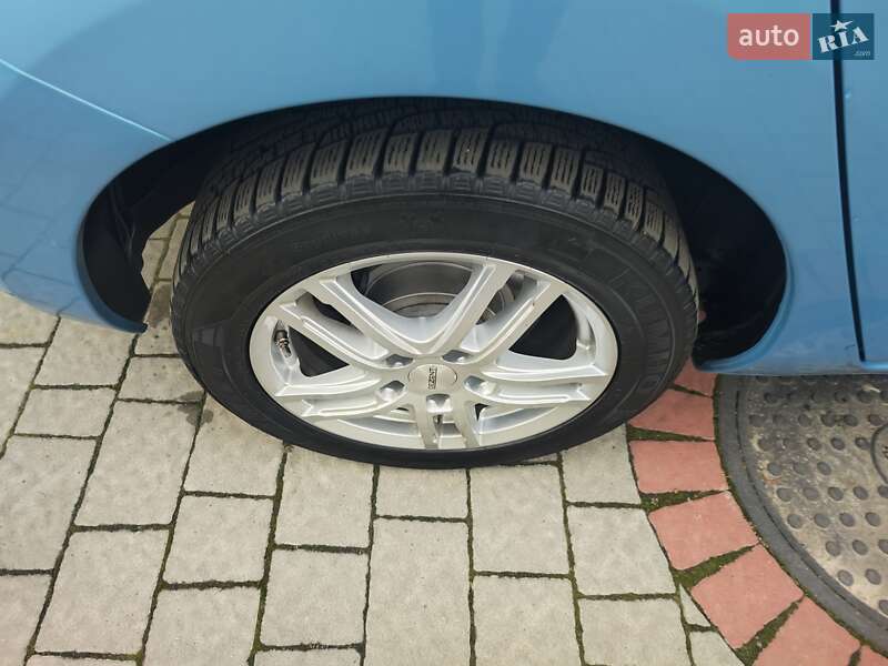 Хэтчбек Nissan Leaf 2016 в Львове