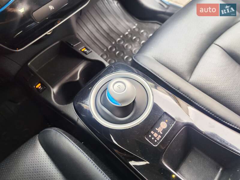 Хэтчбек Nissan Leaf 2016 в Львове