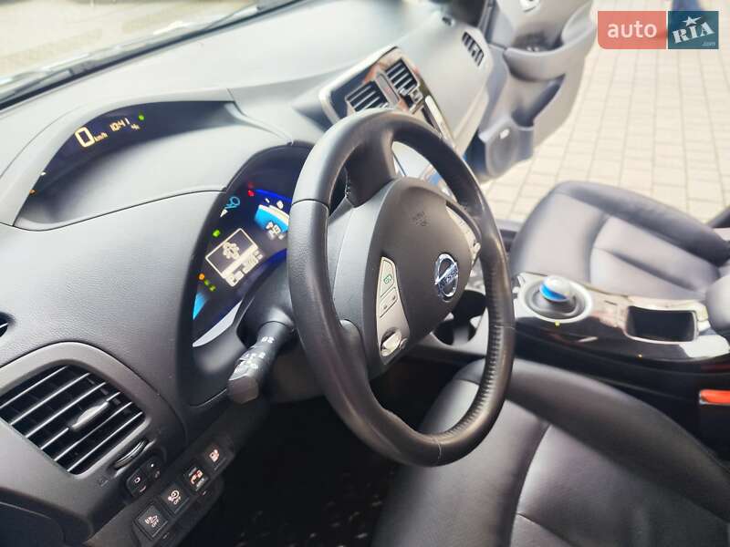 Хэтчбек Nissan Leaf 2016 в Львове