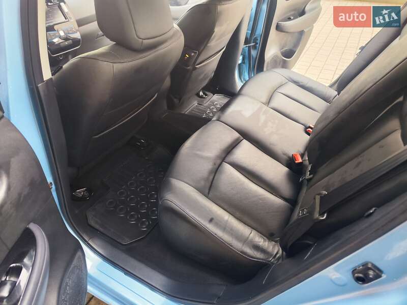 Хэтчбек Nissan Leaf 2016 в Львове