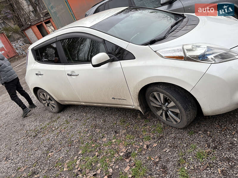 Хэтчбек Nissan Leaf 2015 в Житомире фото 2 Хэтчбек Nissan Leaf 2015 в Житомире