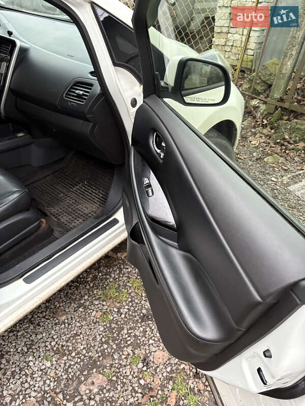 Хэтчбек Nissan Leaf 2015 в Житомире фото 12 Хэтчбек Nissan Leaf 2015 в Житомире