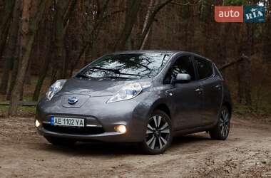 Хетчбек Nissan Leaf 2015 в Дніпрі