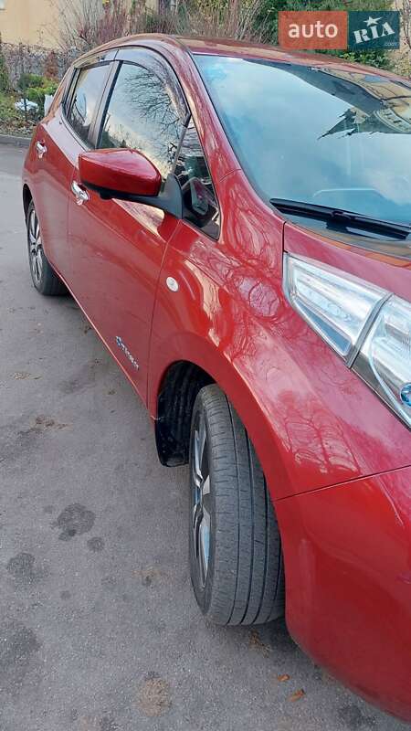 Хэтчбек Nissan Leaf 2015 в Фастове