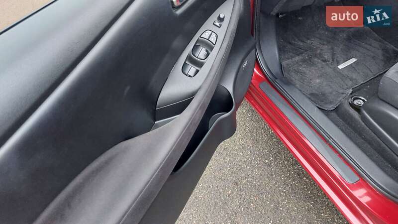 Хэтчбек Nissan Leaf 2015 в Фастове