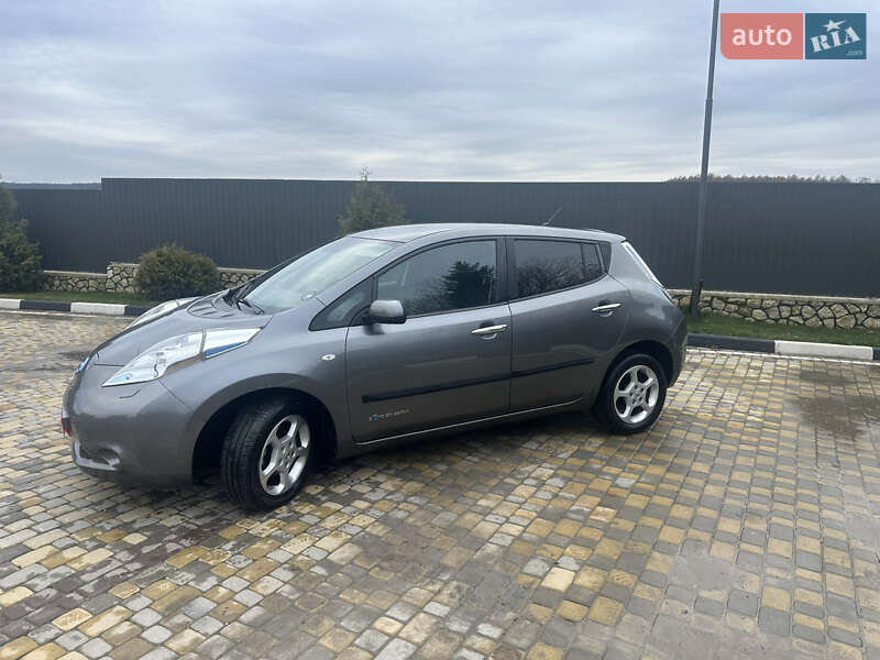 Хетчбек Nissan Leaf 2015 в Чернівцях фото Хетчбек Nissan Leaf 2015 в Чернівцях