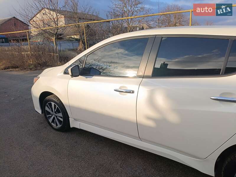 Хэтчбек Nissan Leaf 2022 в Малине